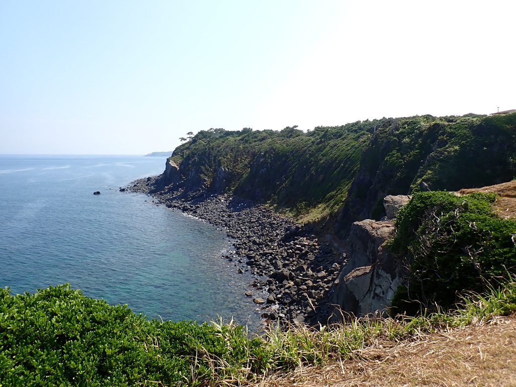 壱岐の左京鼻周辺に広がる断崖絶壁と青い海の景色